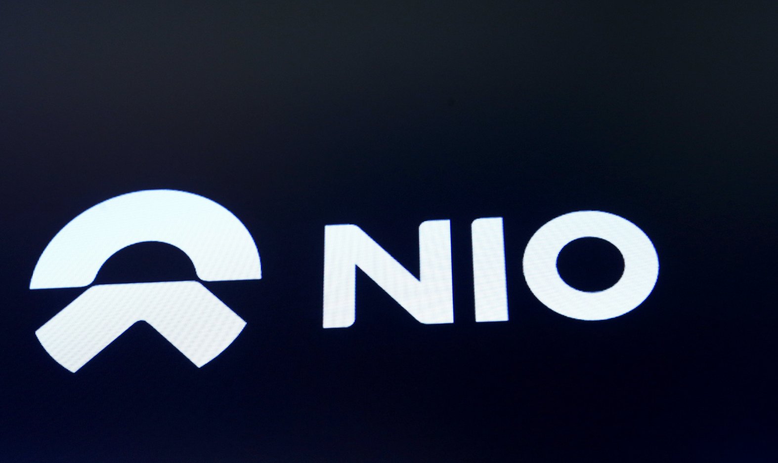 Китайска автомобилна компания разработва първия си смартфон